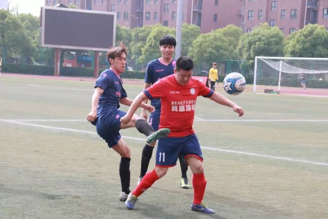 曼城财务争议与金球奖讨论